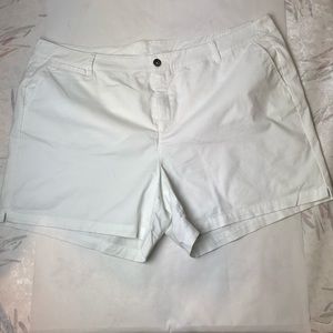 LANE BRYANT FLAT FRONT WHITE SHORTS SIZE 26 PLUS